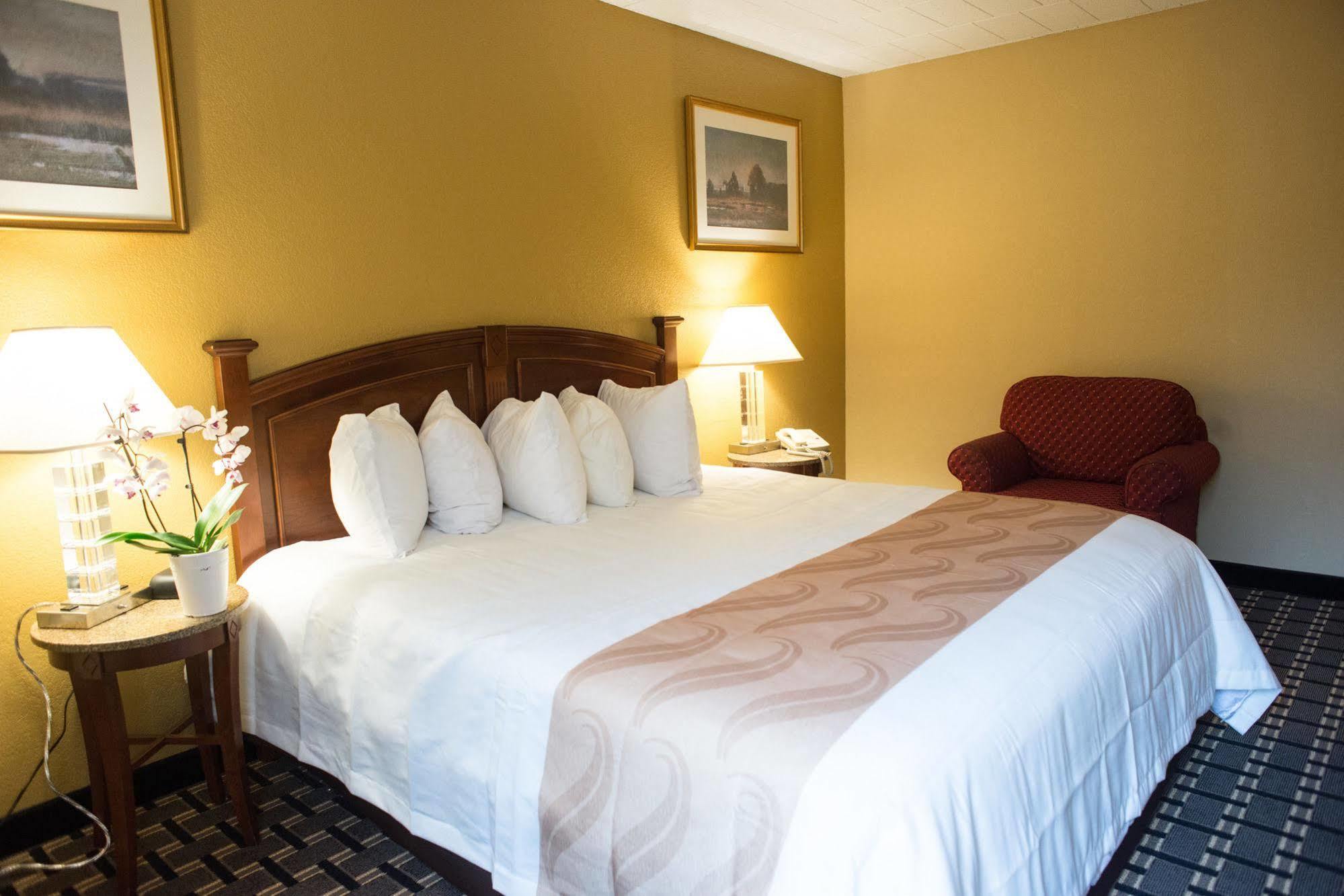 Quality Inn New Kensington Esterno foto