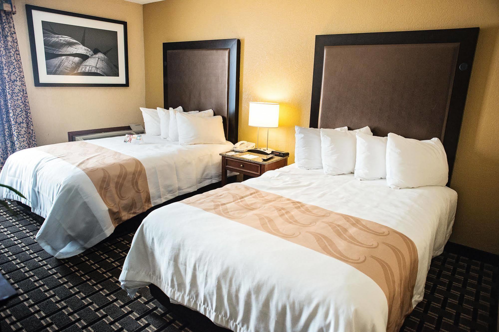 Quality Inn New Kensington Esterno foto