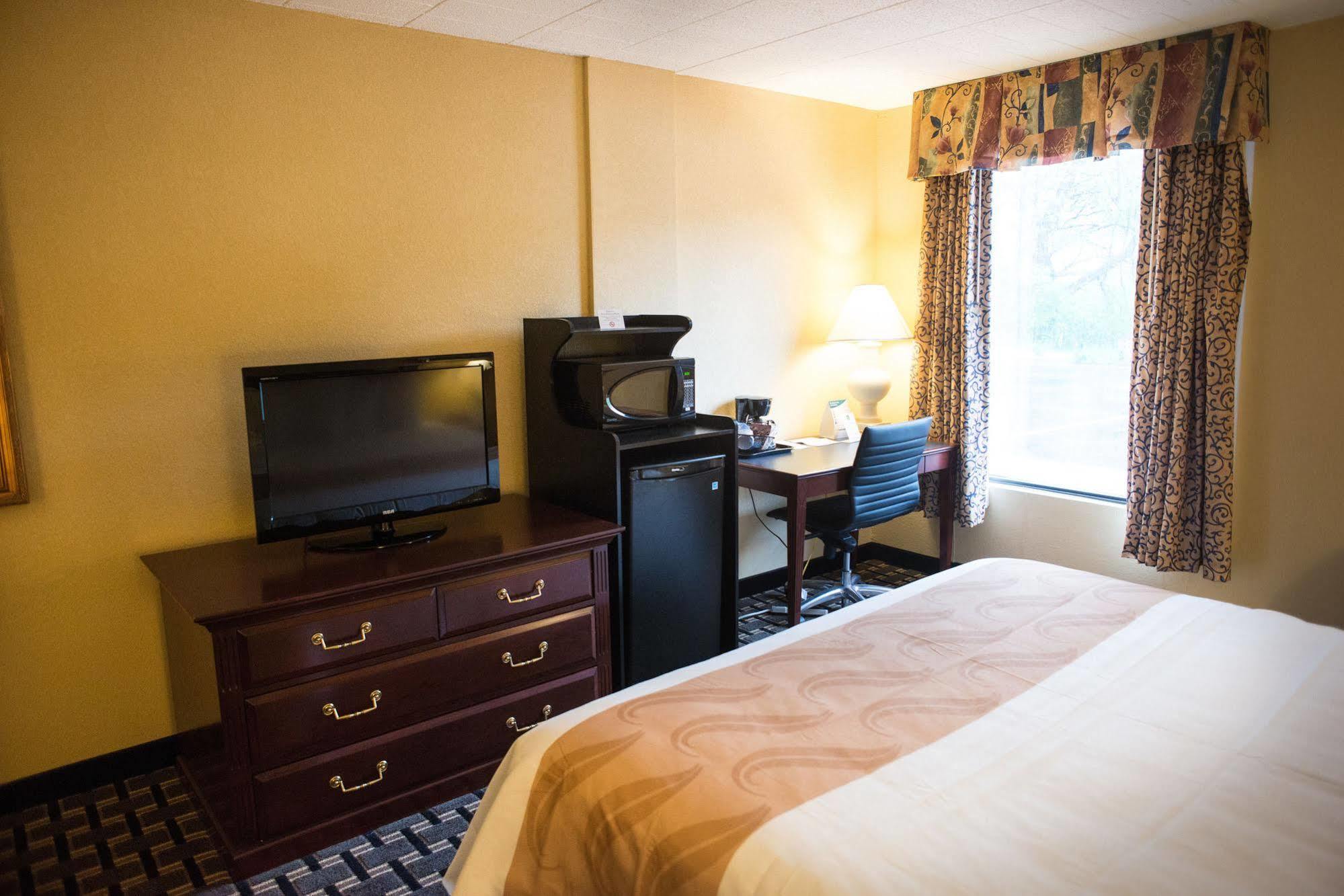 Quality Inn New Kensington Esterno foto